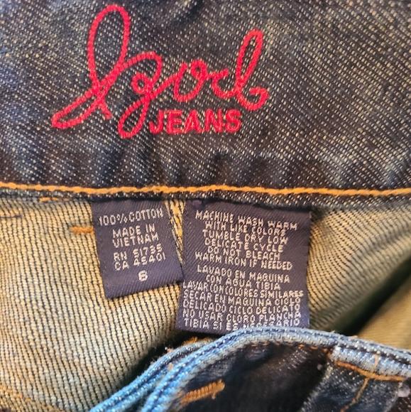 IZOD Woman's Traditional Denim Blue Jeans,  Size: 6 Color: Blue - Picture 9 of 14